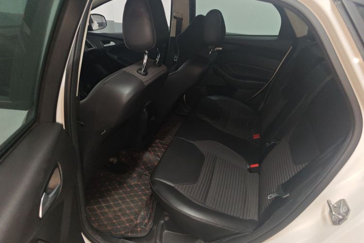 福特 福克斯 2017款 三厢 1.6L 手动风尚型智行版中控内饰21