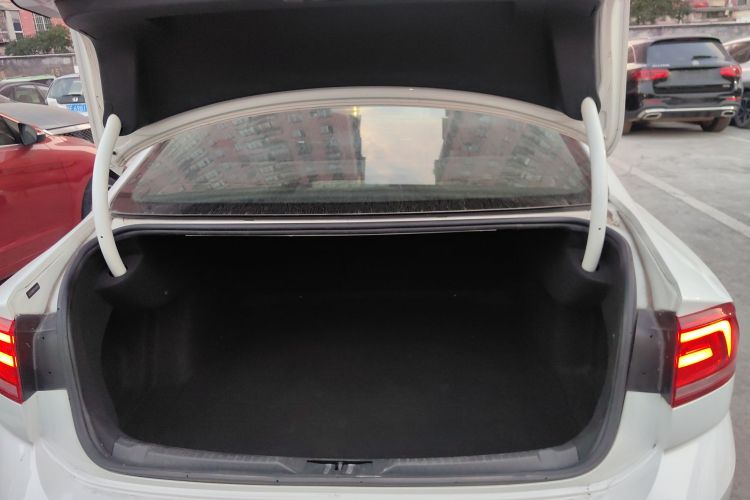 大众 凌渡 2015款 280TSI DSG舒适版机舱底盘23