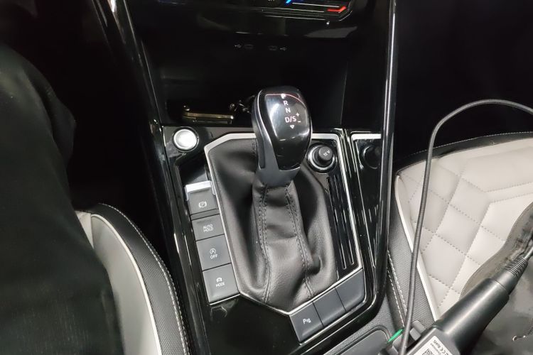 大众 探岳 2024款 300TSI 两驱豪华Plus进阶版中控内饰18