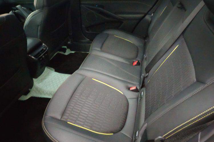 福特 蒙迪欧 2025款 2.0T EcoBoost E 混动 运动版中控内饰21