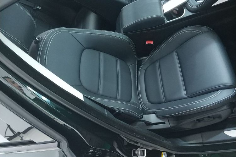 捷豹E-PACE 2024款 耀黑运动版 R-DYNAMIC SE BLACK局部细节41