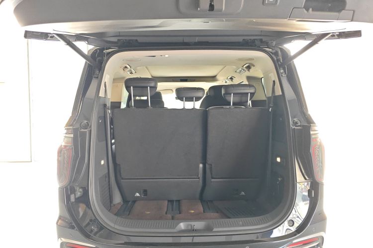 红旗HQ9 2023款 2.0T 智联旗享版机舱底盘23