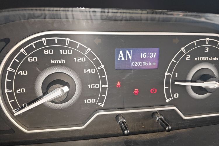 上汽大通MAXUS 新途V80 2021款 2.0T AMT经典傲运通短轴中顶5/6座中控内饰15