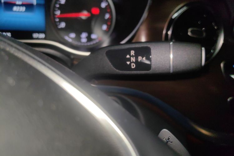 奔驰V级 2020款 V 260 L 长轴距豪华版中控内饰18