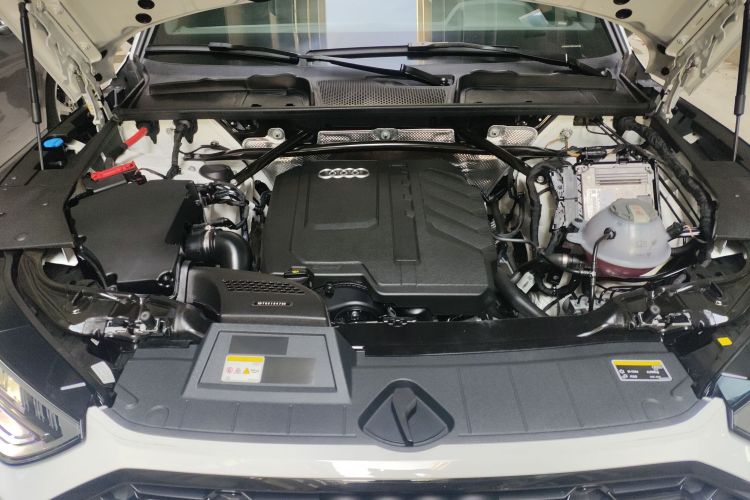 奥迪Q5L 2024款 40 TFSI 豪华动感型机舱底盘24