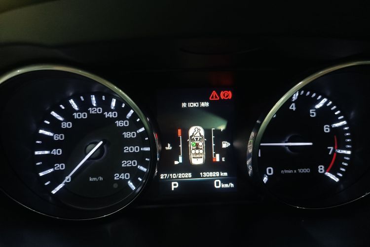 路虎 发现神行 2016款 2.0T SE中控内饰14