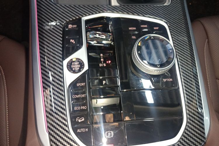 宝马X5 2023款 xDrive 30Li 尊享型M运动曜夜套装中控内饰18