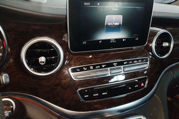 奔驰V级 2018款 V 260 L 尊贵加长版 国VI局部细节16