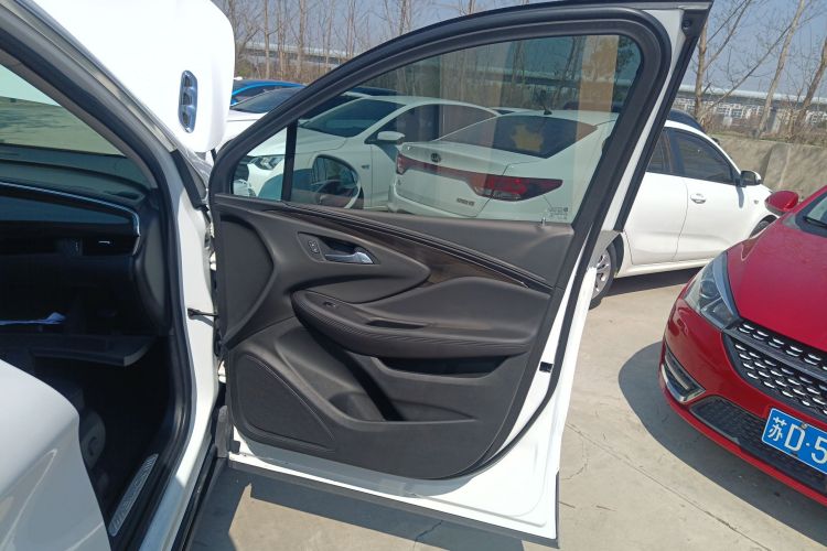 别克 昂科威 2018款 20T 两驱精英型中控内饰42