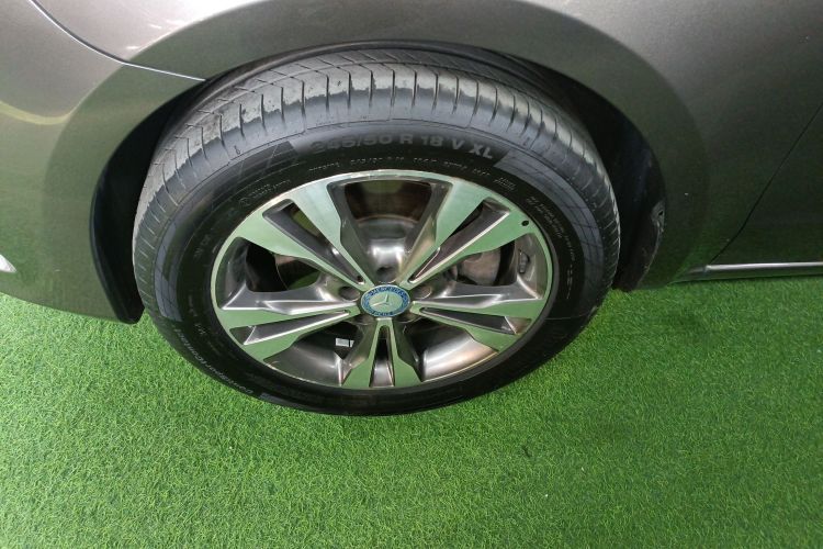 奔驰V级 2017款 V 260 领航版车身外观6007