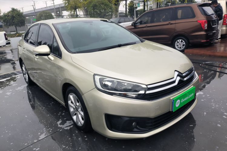 雪铁龙 C4世嘉 2016款 1.6L 自动舒适型车身外观3