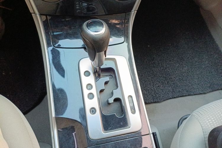 马自达6 2012款 2.0L 自动时尚型中控内饰18