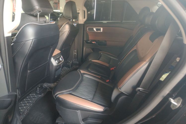 福特 探险者 2023款 EcoBoost 285 四驱钛金版 7座中控内饰7004