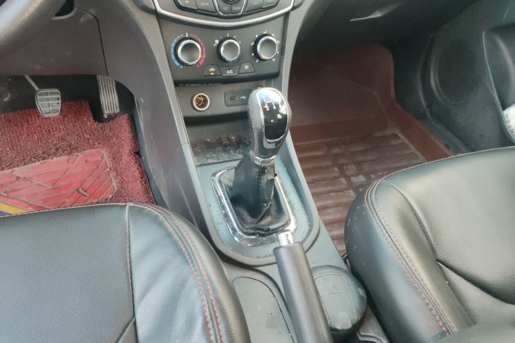 奇瑞 艾瑞泽3 2015款 1.5L 手动够真版中控内饰18