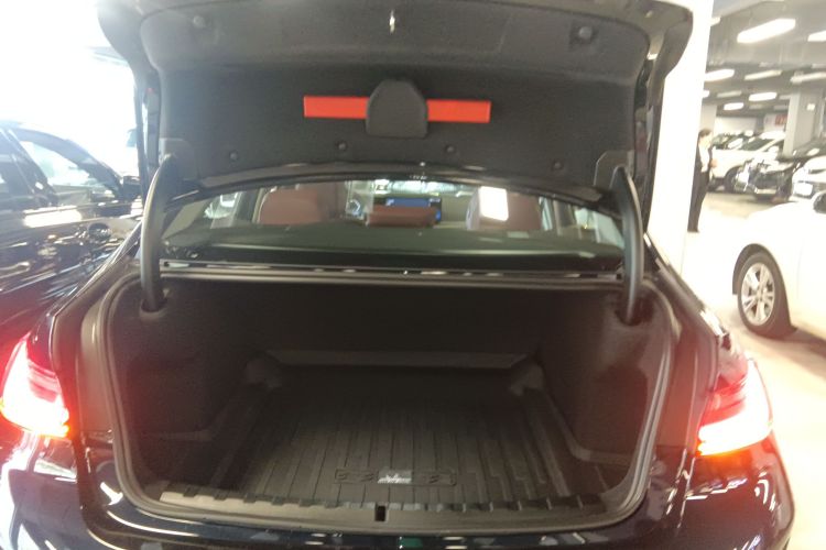 宝马3系 2025款 325i M运动套装机舱底盘23