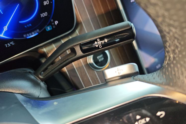 奔驰EQE SUV 2024款 350 4MATIC 先锋版局部细节18