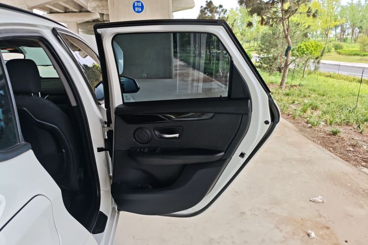 宝马2系旅行车 2018款 218i 时尚型中控内饰45