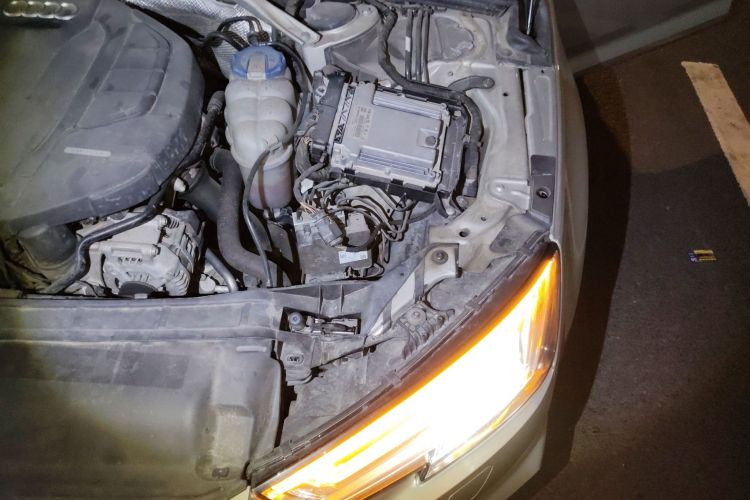 奥迪A4L 2018款 30周年年型 40 TFSI 时尚型局部细节9007