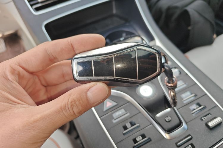 比亚迪 秦PLUS 2023款  冠军版 DM-i 120KM超越型中控内饰11