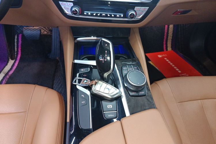 宝马5系 2020款 530Li 尊享型 M运动套装中控内饰18
