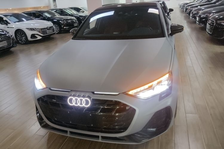 奥迪A3 2025款 Sportback 35TFSI 飞驰尊享型车身外观2