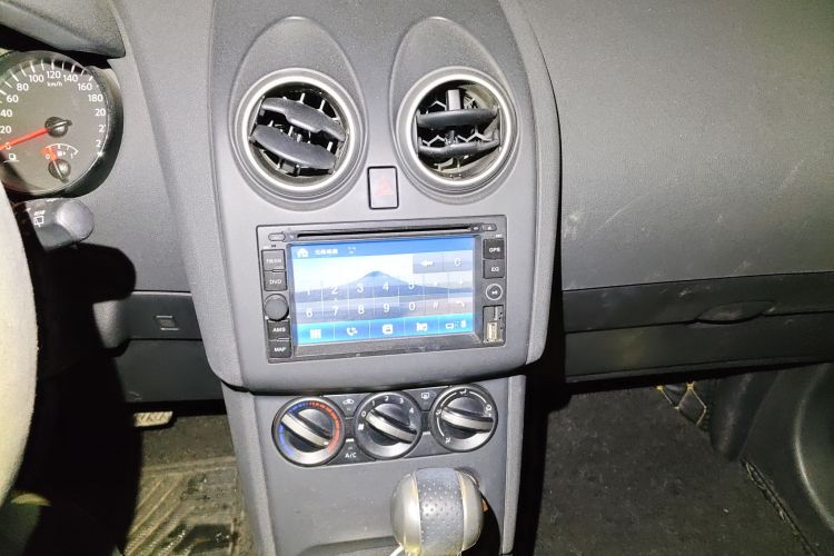 日产 逍客 2015款 2.0XL 酷火 CVT 2WD中控内饰16