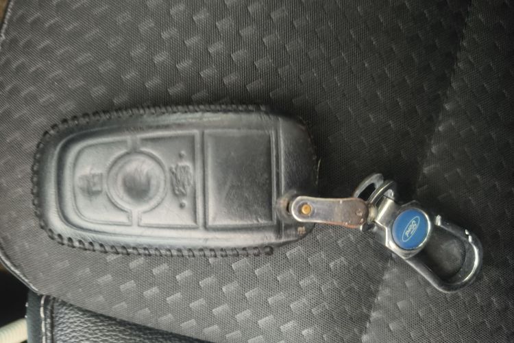 福特 福克斯 2020款 三厢 EcoBoost 180 自动锋潮型中控内饰11