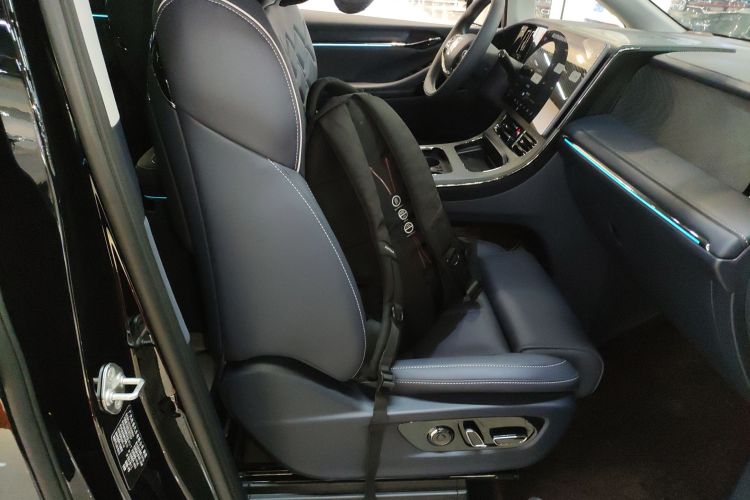 广汽传祺 传祺向往M8 2025款 乾崑系列 Max 奢享舱局部细节41