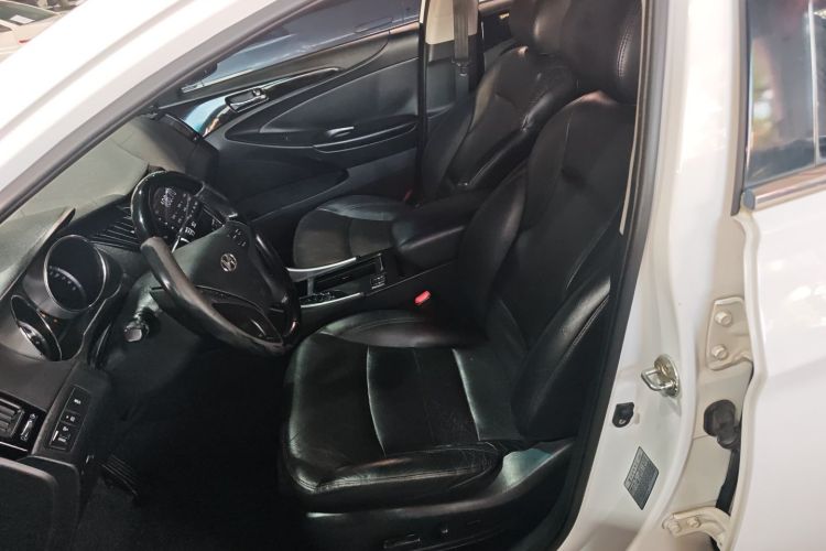 现代 索纳塔 2014款 2.4L 自动豪华版 国IV中控内饰19