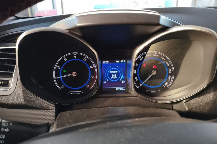 奇瑞 瑞虎5 2017款 1.5T 手动舒适版中控内饰14