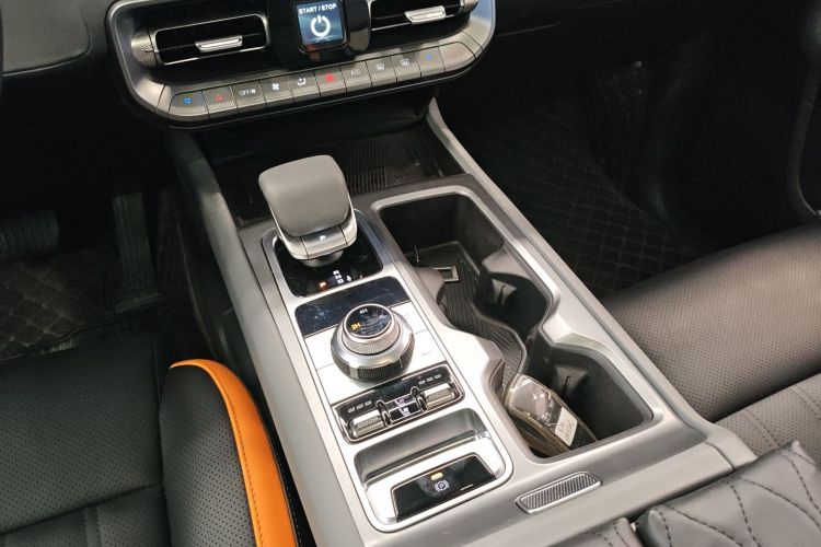 北京越野 北京BJ40 2024款 2.0T 全新城市猎人版 侠客型中控内饰18