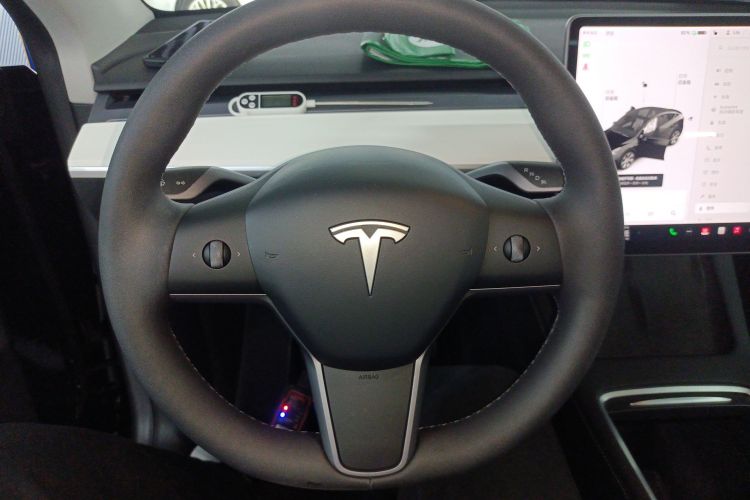 特斯拉 Model Y 2021款 标准续航后驱版中控内饰13