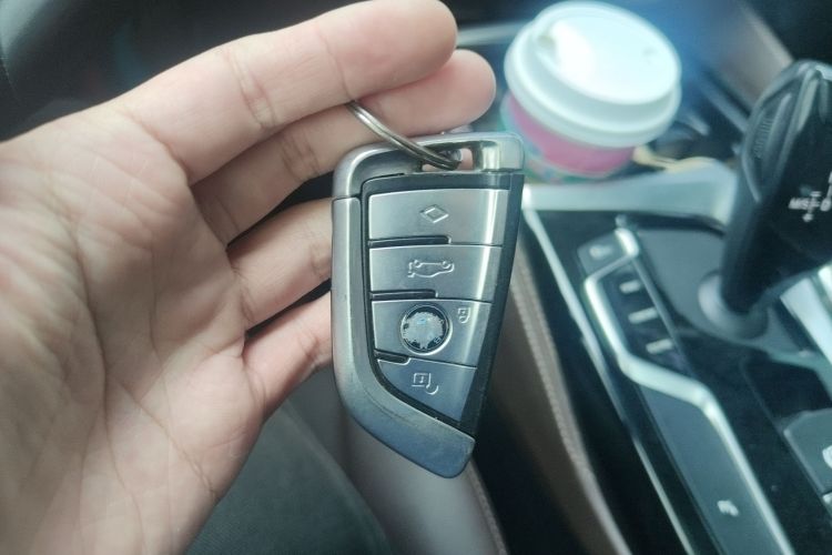 宝马5系 2019款 525Li M运动套装中控内饰11