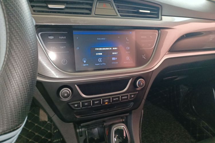 吉利汽车 帝豪 2017款 三厢百万款 1.5L CVT向上版中控内饰16