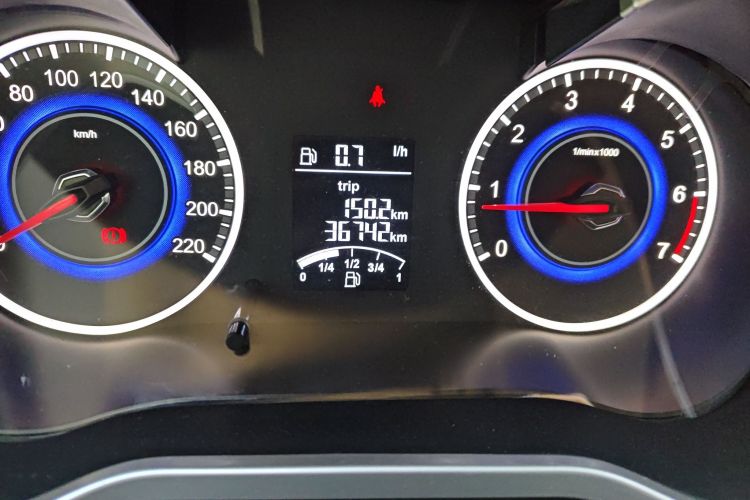 中华V3 2016款 1.5L 手动舒适型中控内饰15