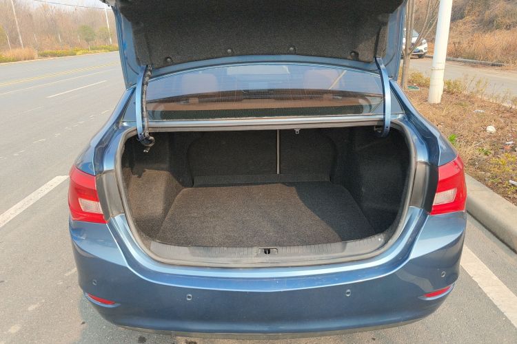 别克 英朗 2016款 15N 手动精英型机舱底盘23