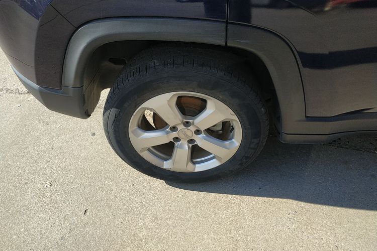 Jeep 指南者 2020款 220T 自动领先版车身外观6008