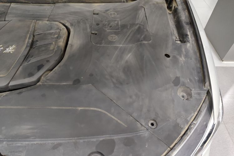 红旗HS5 2022款 改款 2.0T 智联旗享版机舱底盘26