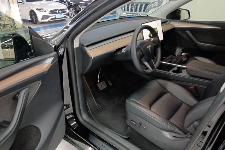 特斯拉 Model Y 2022款 后轮驱动版中控内饰7003