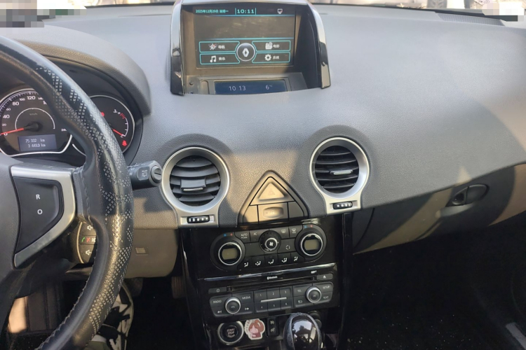 雷诺 科雷傲(进口) 2014款 改款 2.5L 两驱舒适版中控内饰16