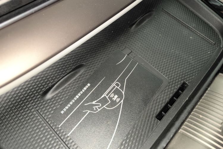 腾势D9 2022款 DM-i 970 四驱旗舰型中控内饰11