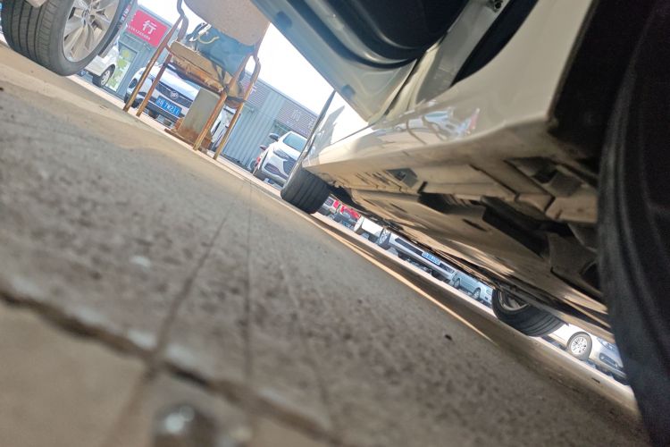 丰田 卡罗拉 2021款 双擎 1.8L E-CVT精英版局部细节9002