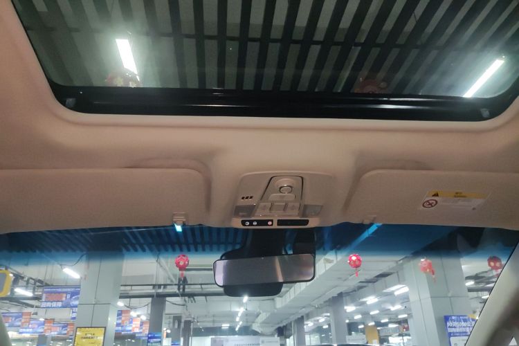 别克GL8 2022款 改款 Avenir艾维亚 七座亲礼版中控内饰22