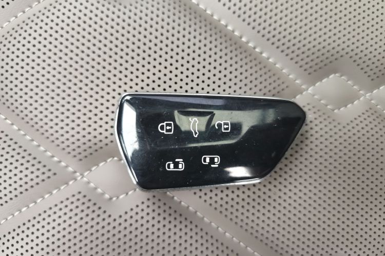 大众 威然 2024款 380TSI 尊贵版中控内饰11