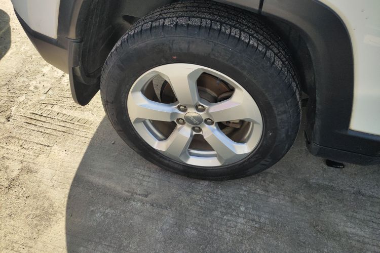 Jeep 指南者 2019款 220T 自动家享版车身外观6008