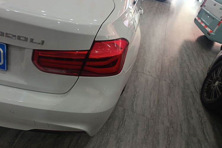 宝马3系 2019款 320Li M运动套装车身外观9