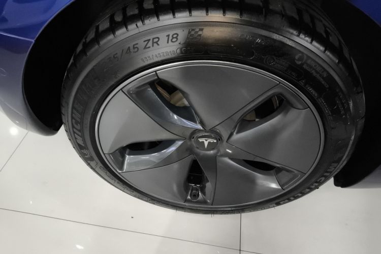 特斯拉 Model 3 2020款 改款 标准续航后驱升级版车身外观6008