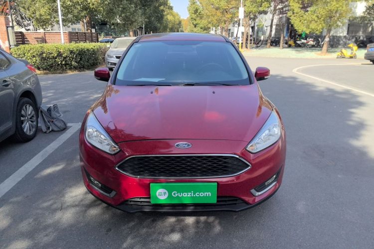 福特 福克斯 2018款 两厢经典 1.6L 自动风尚型智行版车身外观2