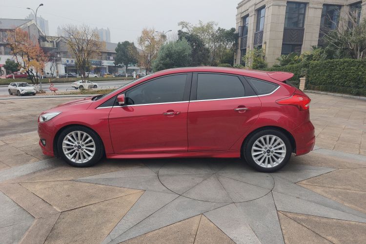 福特 福克斯 2015款 两厢 EcoBoost 180 自动运动型车身外观4