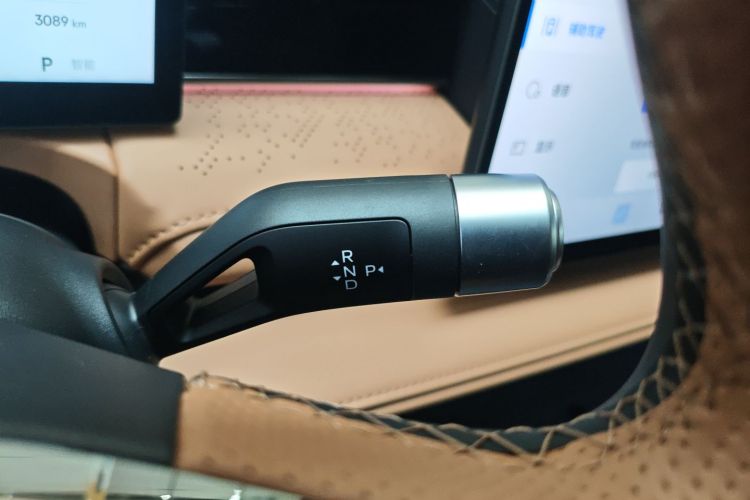 吉利银河 银河星耀8 2025款 130km EM-i 旗舰版中控内饰18